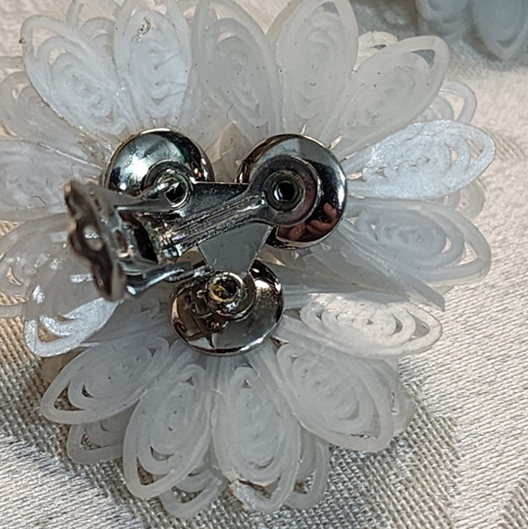 CORO Vintage 50's Rare Silver Plated 3D Flower Clip On Earrings - Picture 11 of 16